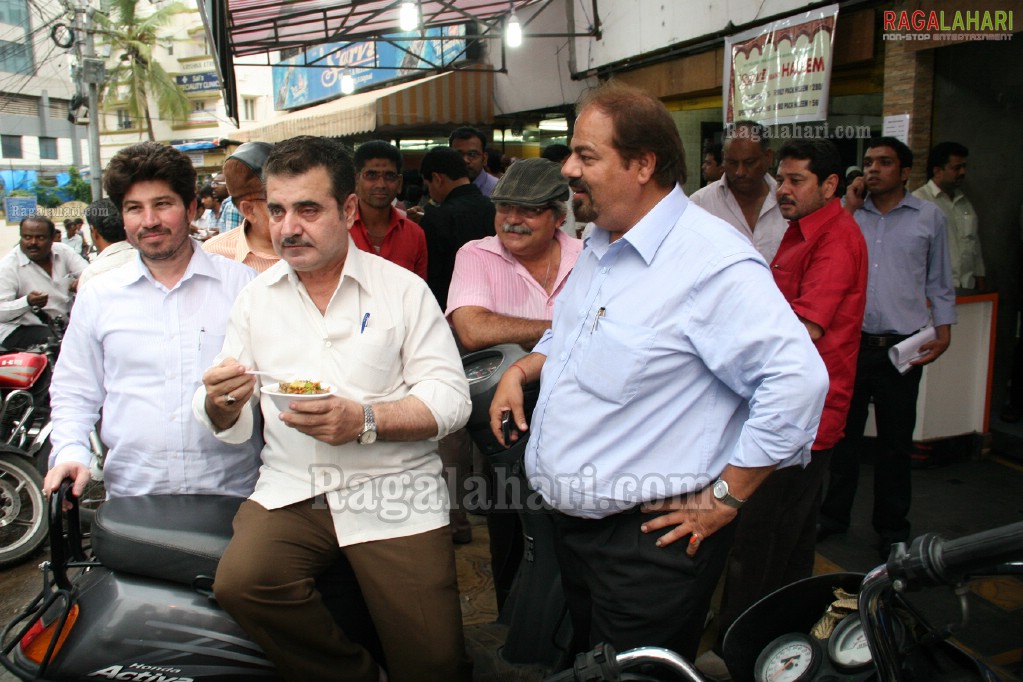 Sarvi Irani Haleem Felicitates to the son of Irani Haleem Intro to Hyderabad