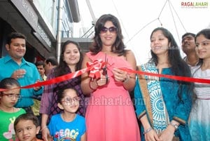 Soumya Launches Scoops Temptations Outlet at Himayatnagar