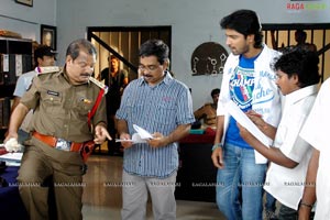 Madatha Kaja Working Stills