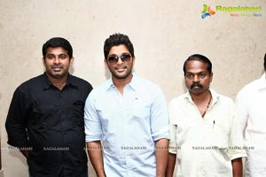 Mallu Arjun visits Saritha Savitha Sangeetha Theatres