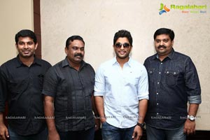 Mallu Arjun visits Saritha Savitha Sangeetha Theatres