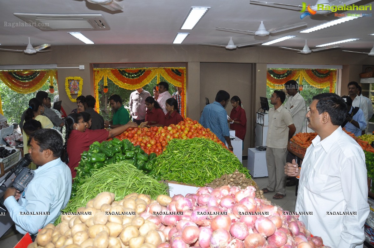 Balakrishna launches Pure O Naturals Outlet