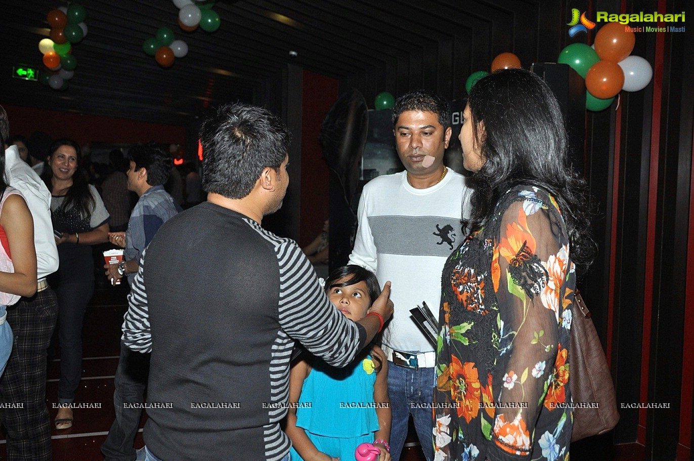 Ek Tha Tiger Premiere Show by Bisket Srikanth