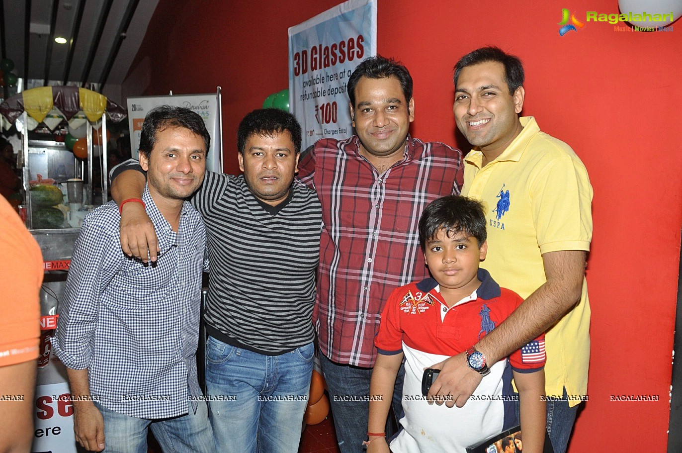 Ek Tha Tiger Premiere Show by Bisket Srikanth