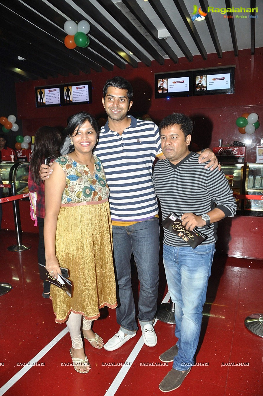 Ek Tha Tiger Premiere Show by Bisket Srikanth