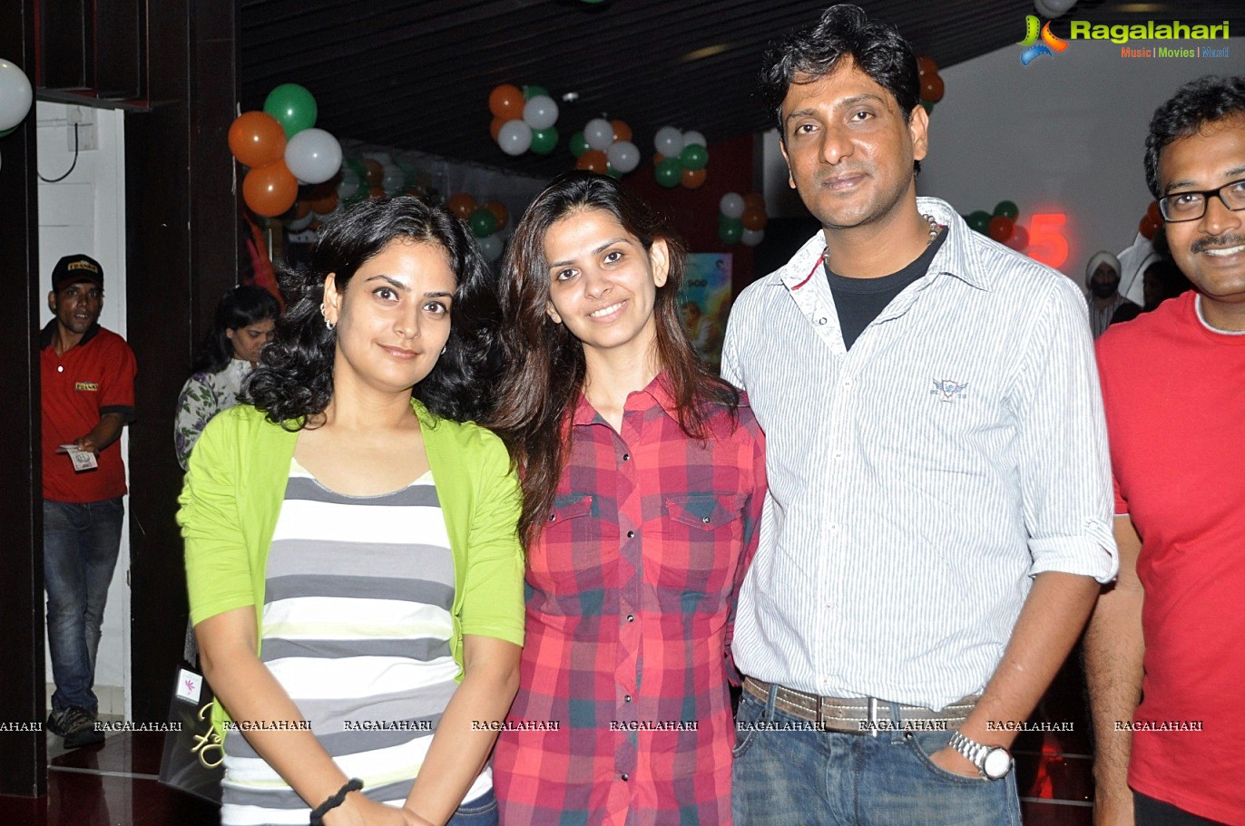 Ek Tha Tiger Premiere Show by Bisket Srikanth