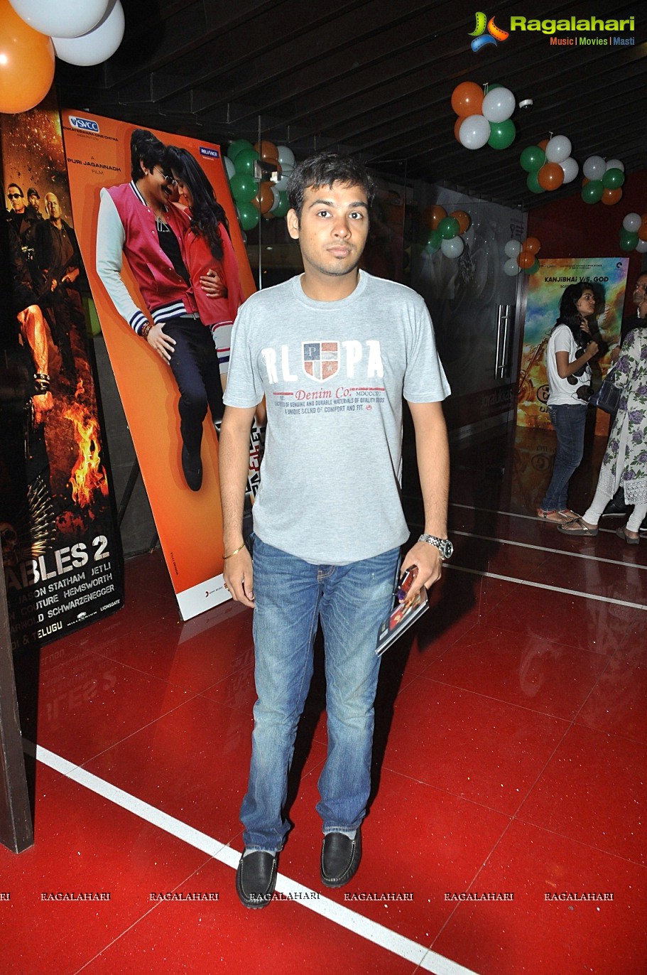 Ek Tha Tiger Premiere Show by Bisket Srikanth