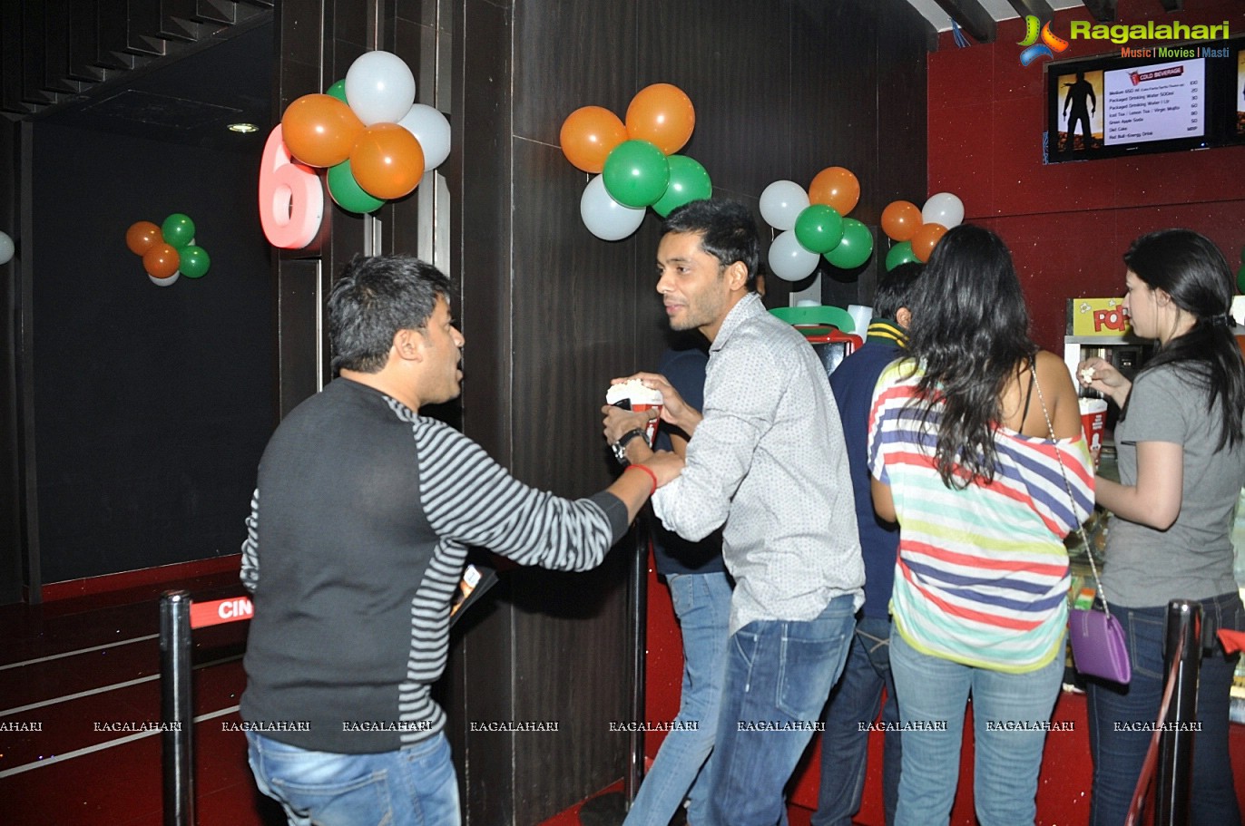 Ek Tha Tiger Premiere Show by Bisket Srikanth