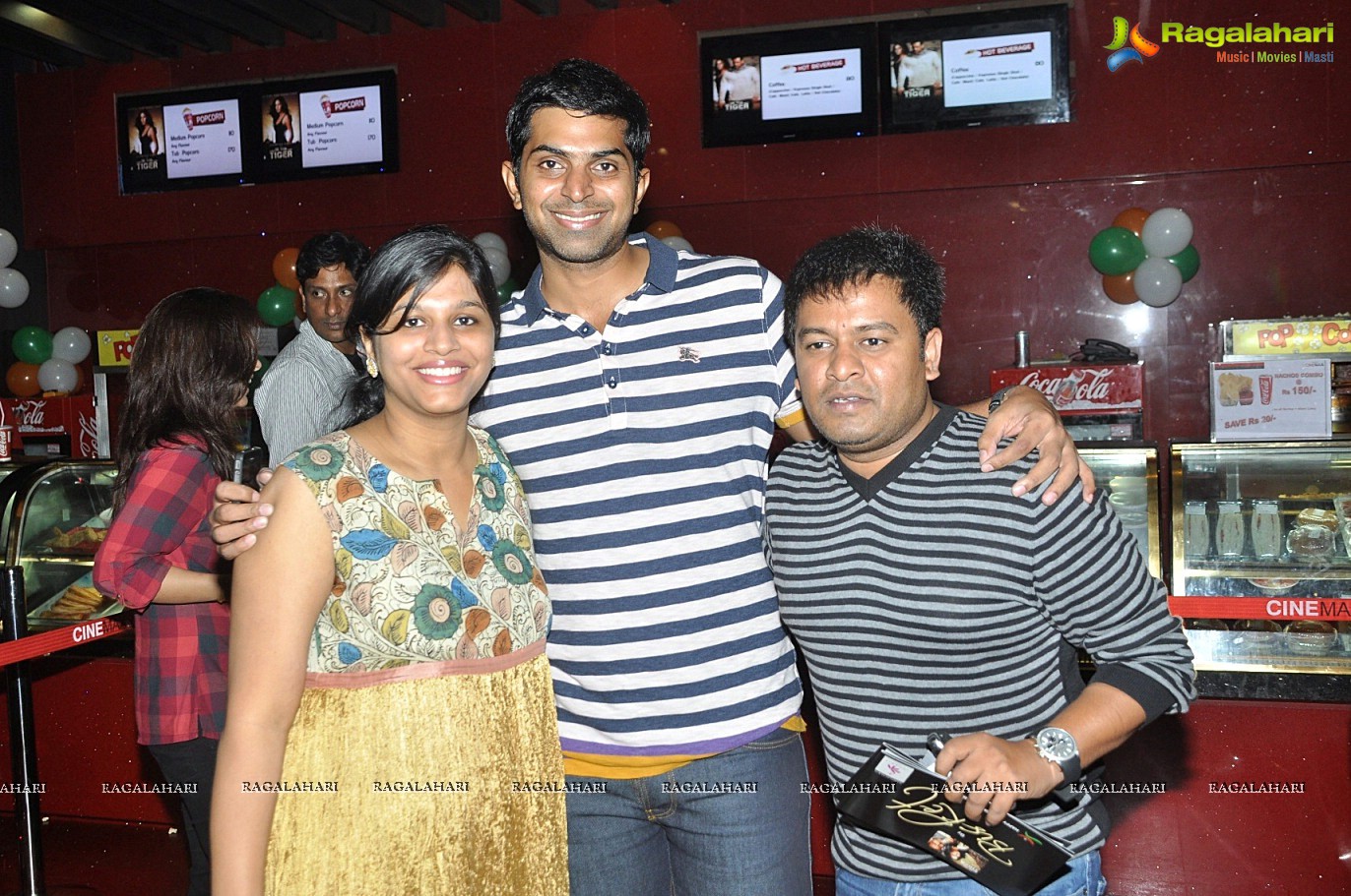 Ek Tha Tiger Premiere Show by Bisket Srikanth