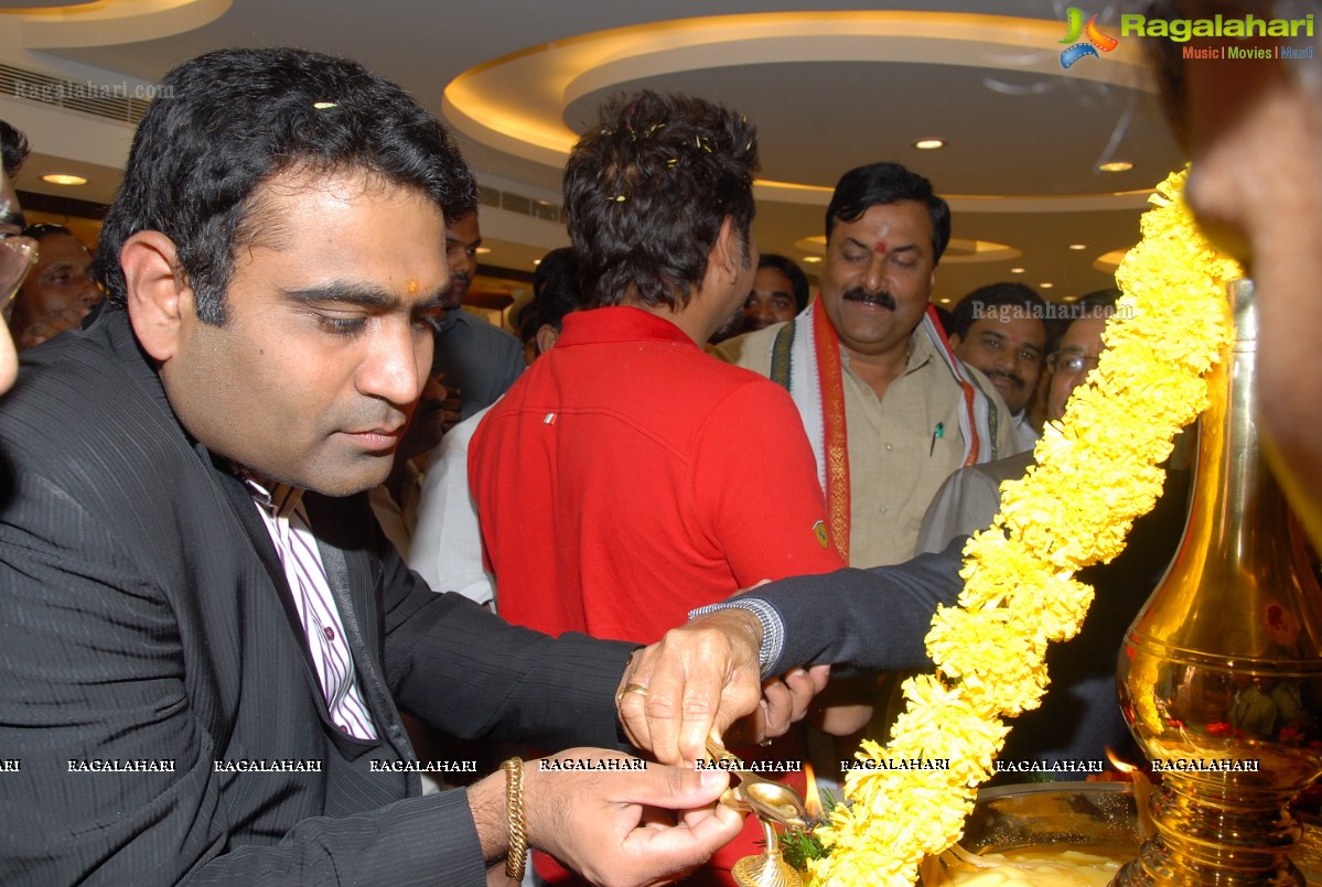 Nagarjuna launches Kukatpally Kalyan Jewellers