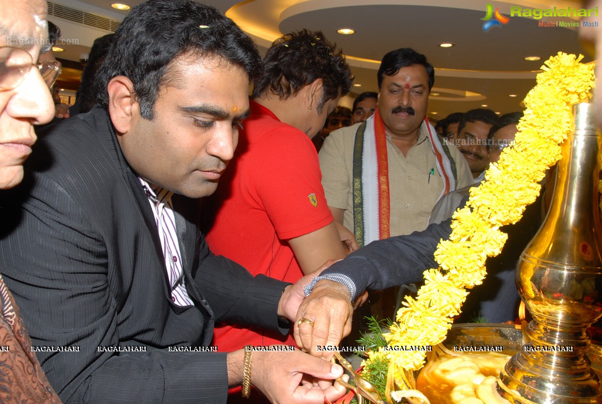 Nagarjuna launches Kukatpally Kalyan Jewellers