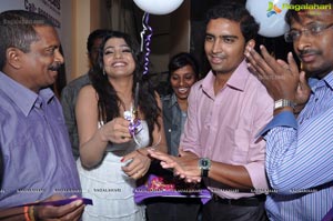 Tashu Kaushik launches Naturals Family Salon Attapur Photos