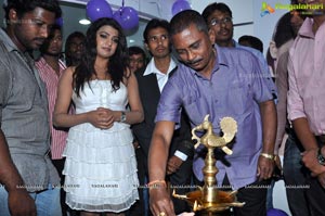 Tashu Kaushik launches Naturals Family Salon Attapur Photos