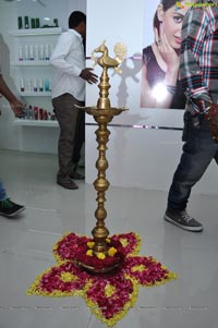 Tashu Kaushik launches Naturals Family Salon Attapur Photos