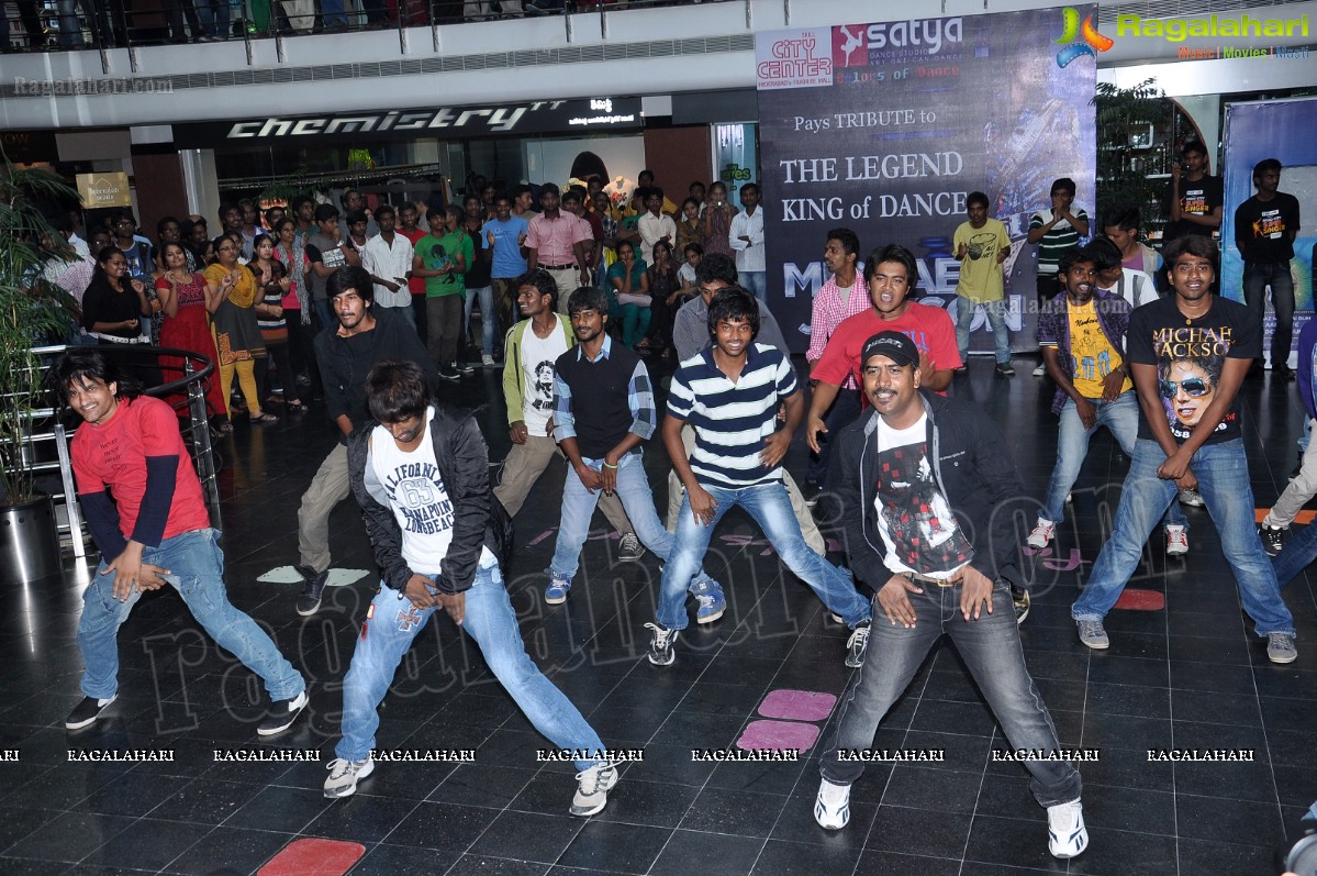 Satya Dance Studio Flash Mob at City Center, Hyderabad