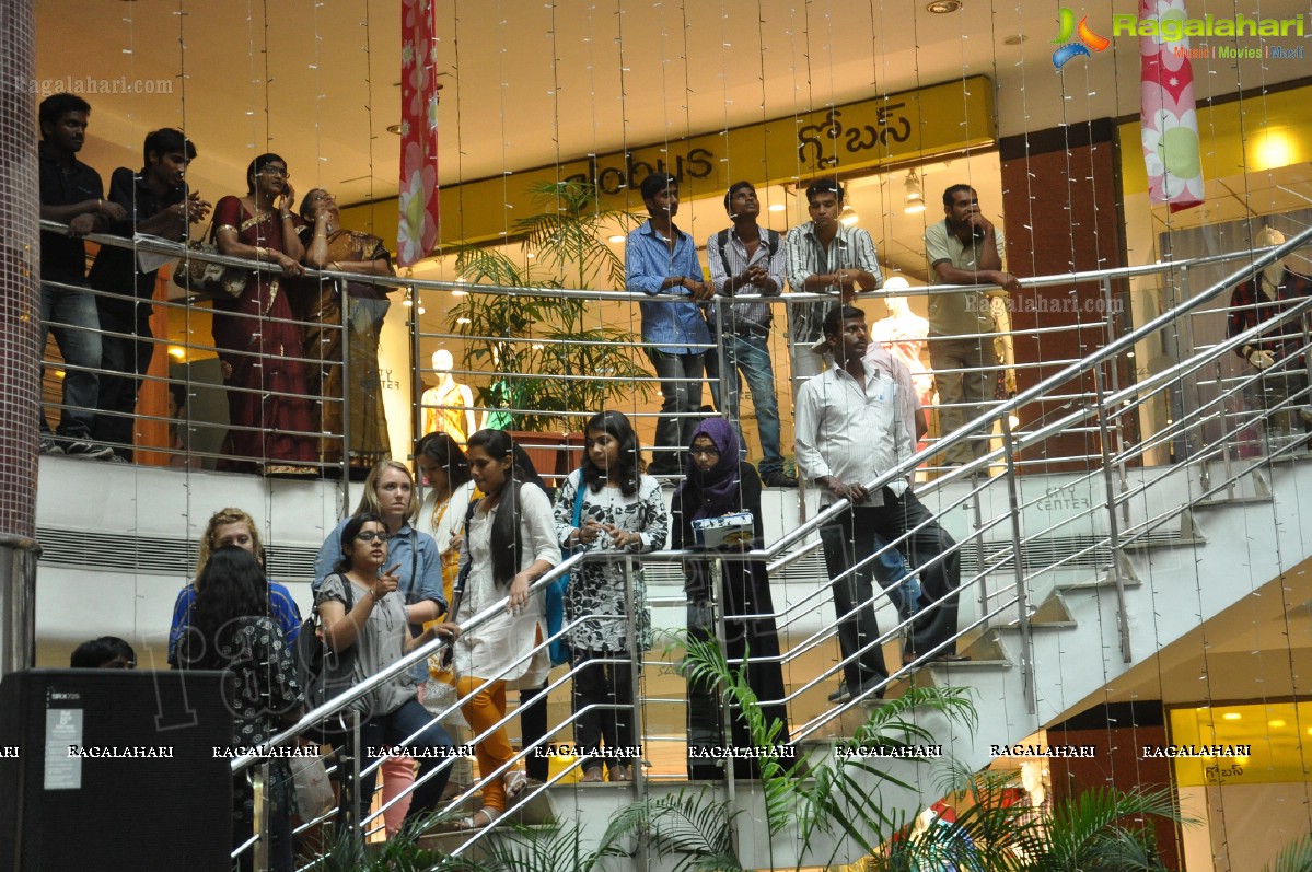 Satya Dance Studio Flash Mob at City Center, Hyderabad