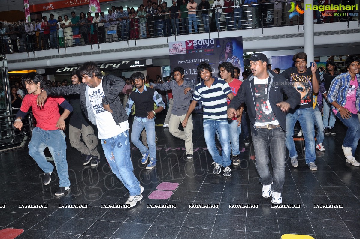 Satya Dance Studio Flash Mob at City Center, Hyderabad