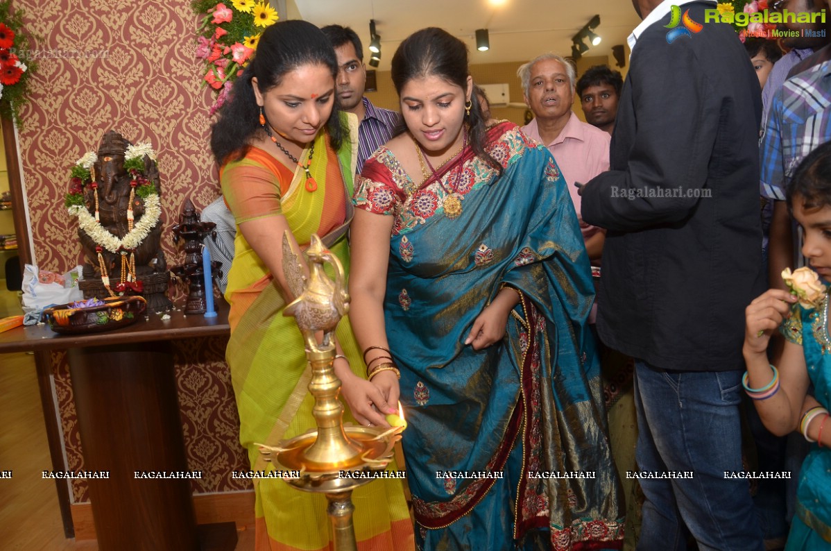 Kavitha Launches Srihita Boutique