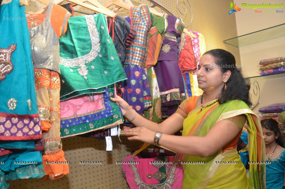 Kavitha Launches Srihita Boutique