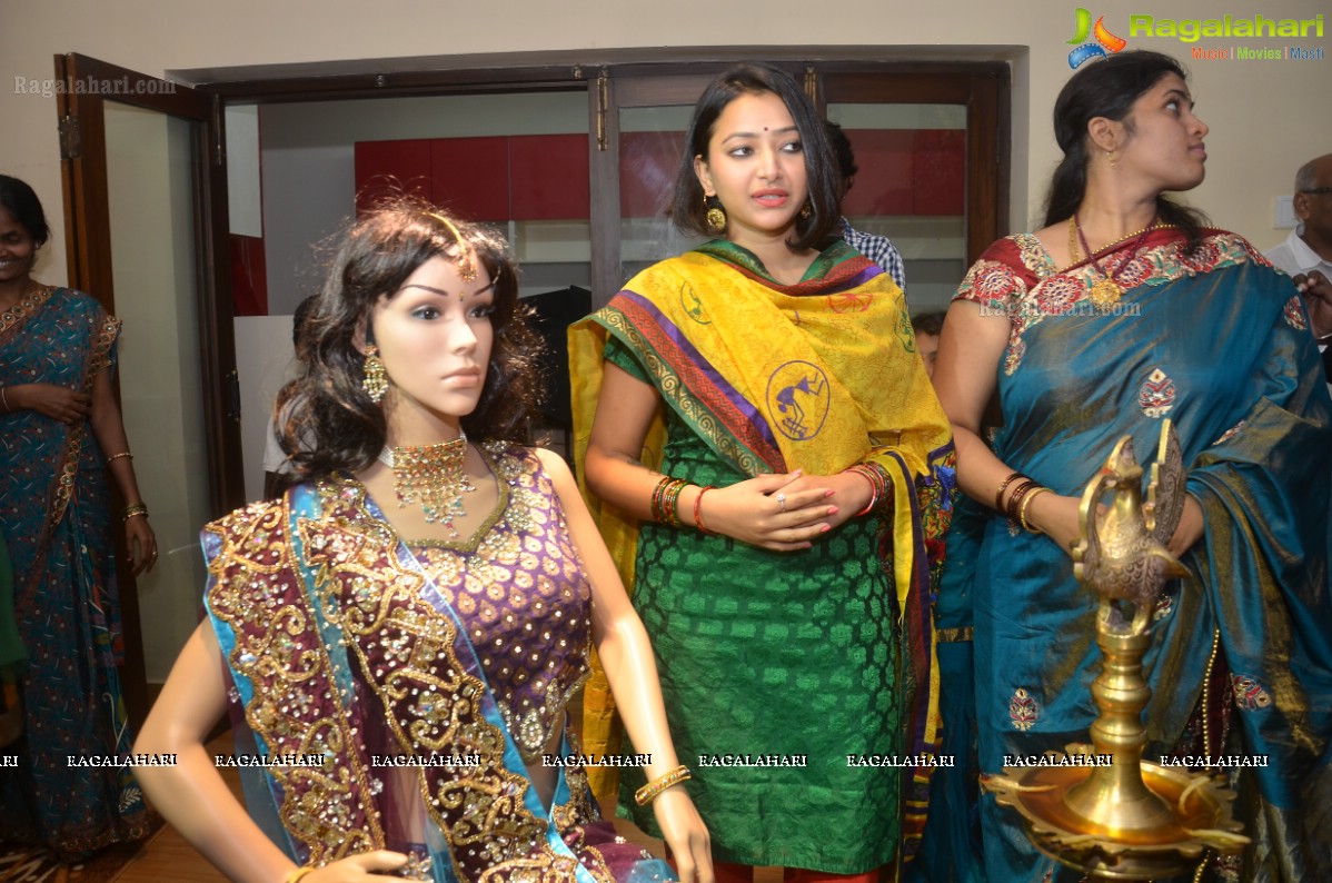 Kavitha Launches Srihita Boutique