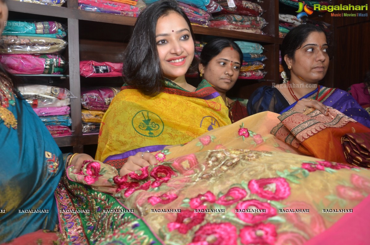 Kavitha Launches Srihita Boutique