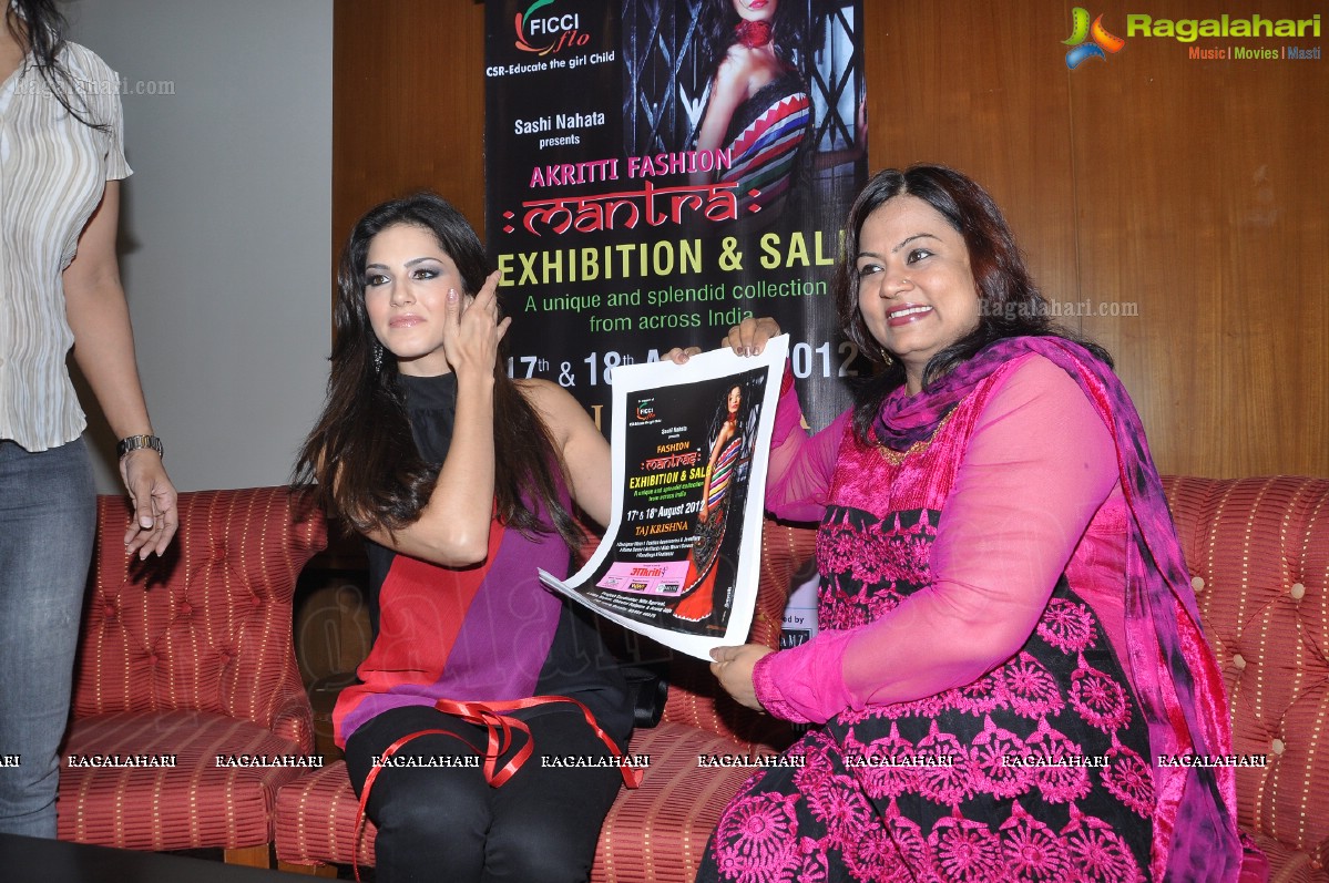 Sunny Leone Promotes Akriti Fashion Mantras Exhibition/Sale