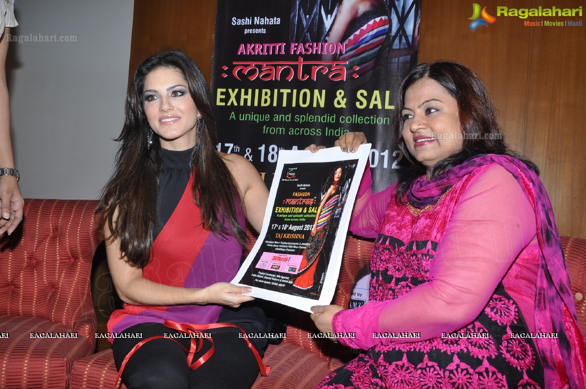 Sunny Leone Promotes Akriti Fashion Mantras Exhibition/Sale