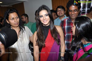 Sunny Leone promotes Akriti 2012 Exhibition/Sale, Hyderabad