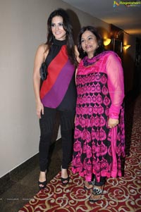 Sunny Leone promotes Akriti 2012 Exhibition/Sale, Hyderabad