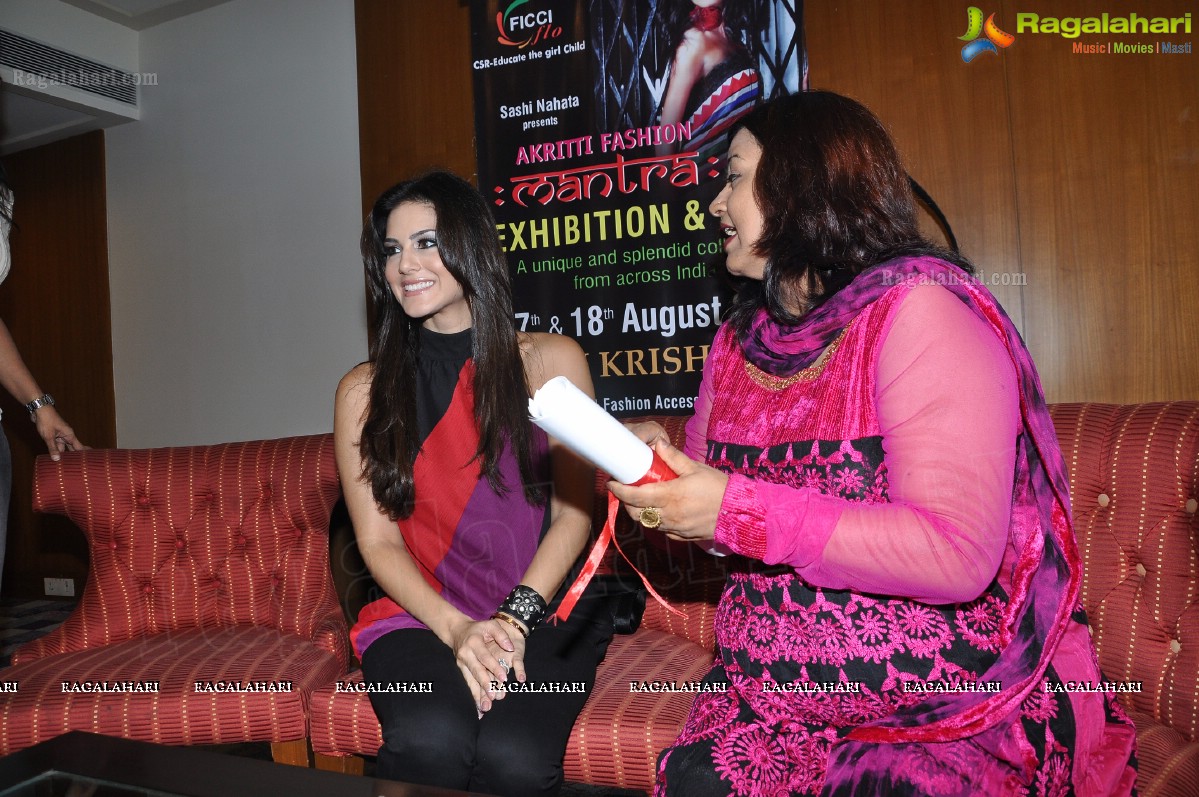 Sunny Leone Promotes Akriti Fashion Mantras Exhibition/Sale