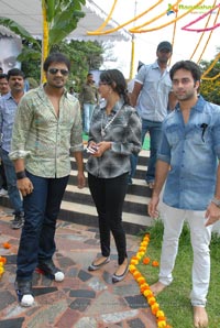 Navdeep Ritu Barmecha Vasul Raja Muhurat