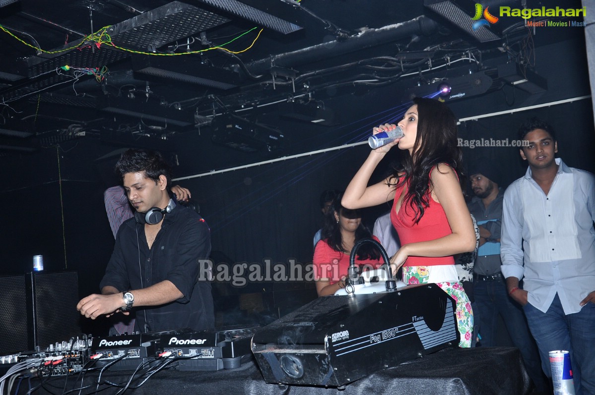 A Pre Bash Friendship Day Party with Bruna Abdullah at Kismet