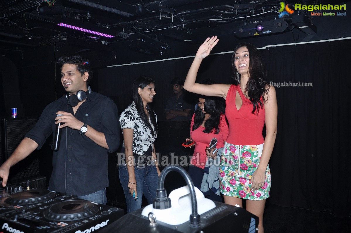A Pre Bash Friendship Day Party with Bruna Abdullah at Kismet