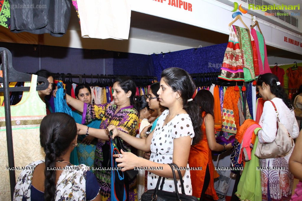 Sashi Nahata's Akritti Elite Exhibition & Sale at Taj Krishna, Hyderabad (Day 2)