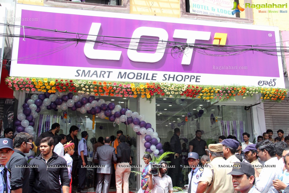 Allu Arjun inaugurates LOT Mobiles Showroom at Ameerpet, Hyderabad