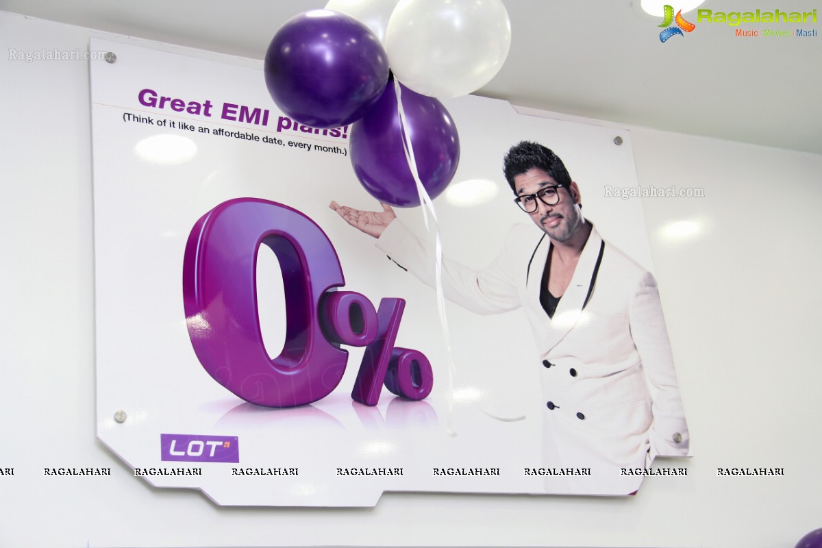 Allu Arjun inaugurates LOT Mobiles Showroom at Ameerpet, Hyderabad