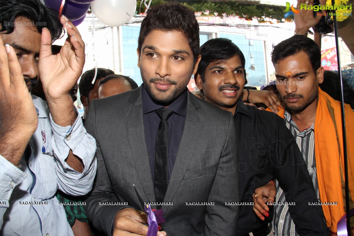 Allu Arjun inaugurates LOT Mobiles Showroom at Ameerpet, Hyderabad