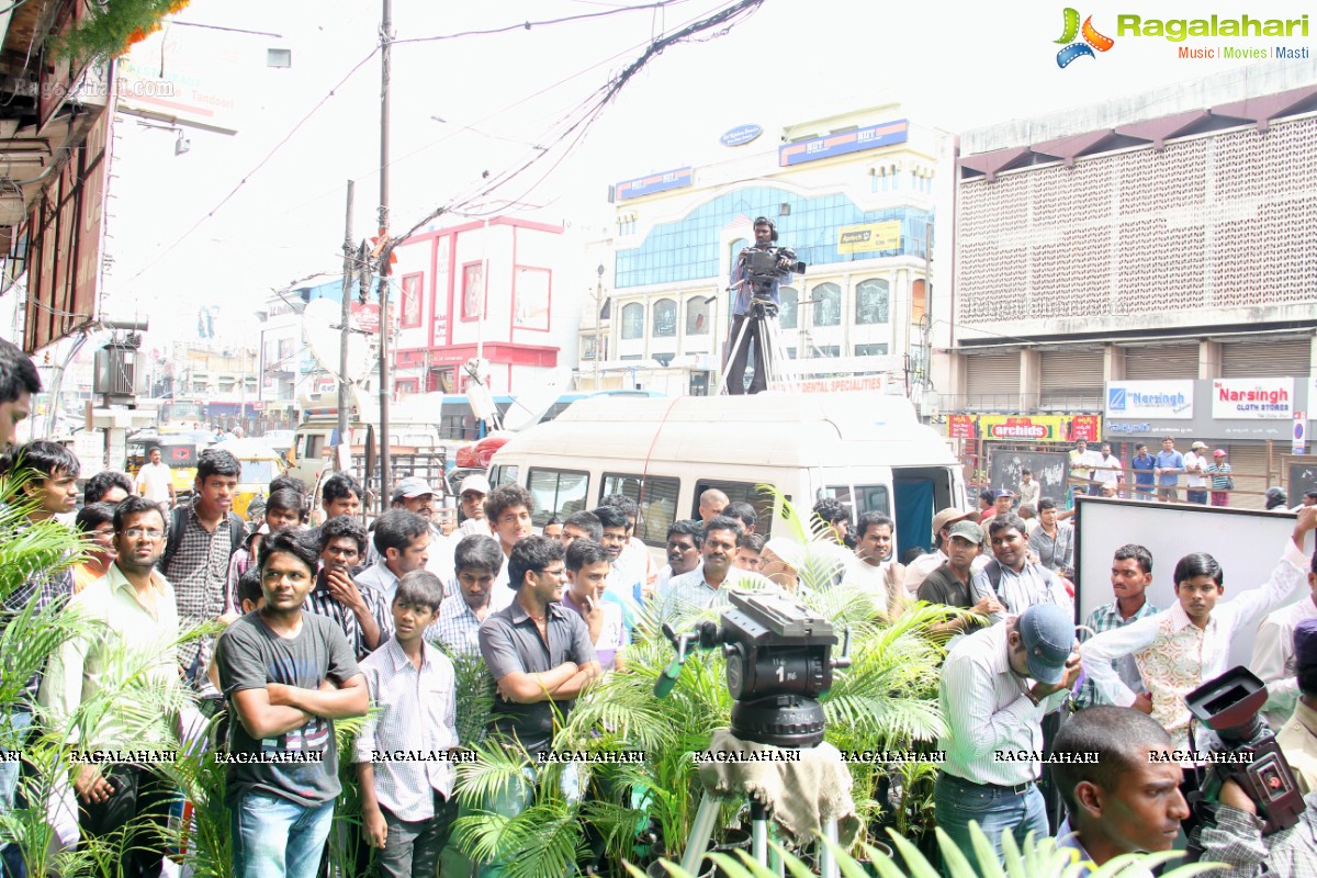 Allu Arjun inaugurates LOT Mobiles Showroom at Ameerpet, Hyderabad