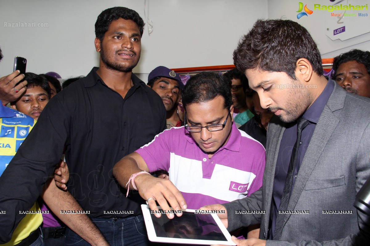 Allu Arjun inaugurates LOT Mobiles Showroom at Ameerpet, Hyderabad