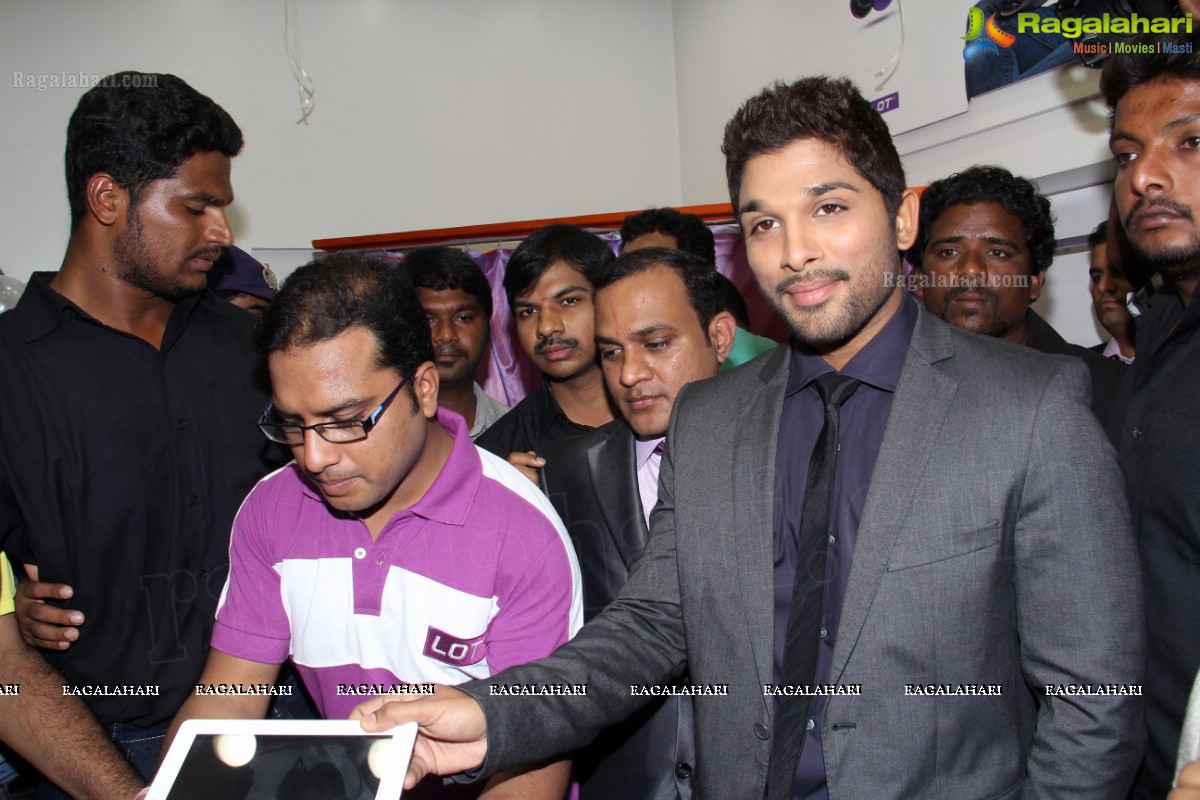 Allu Arjun inaugurates LOT Mobiles Showroom at Ameerpet, Hyderabad