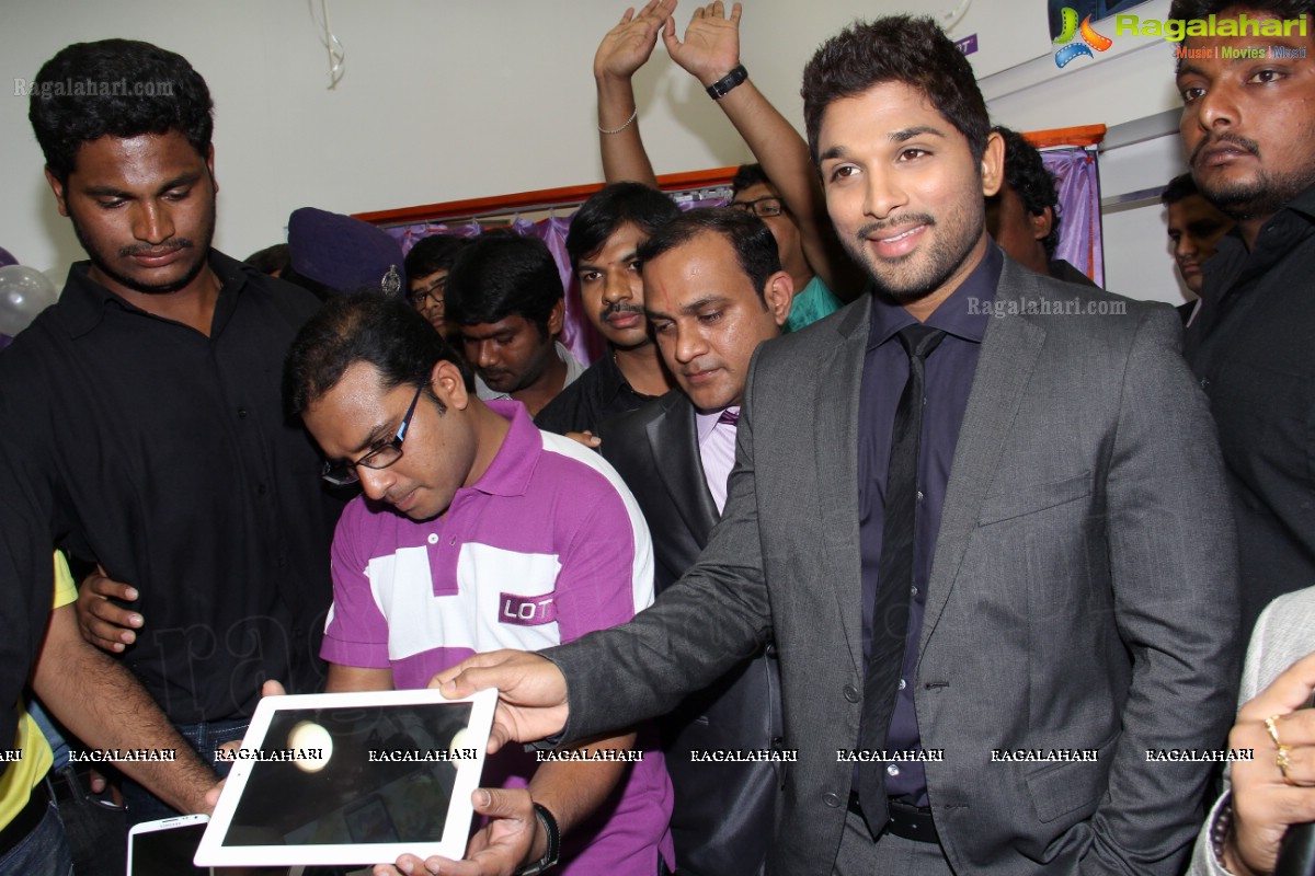 Allu Arjun inaugurates LOT Mobiles Showroom at Ameerpet, Hyderabad