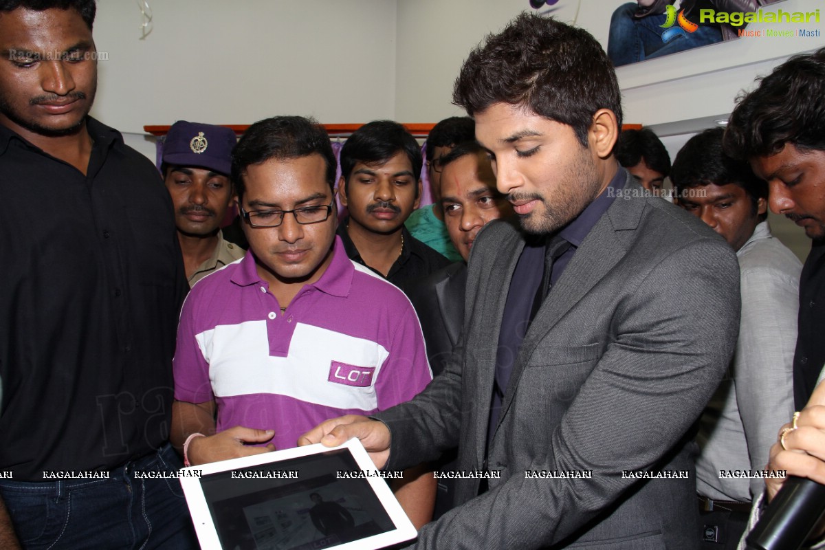 Allu Arjun inaugurates LOT Mobiles Showroom at Ameerpet, Hyderabad