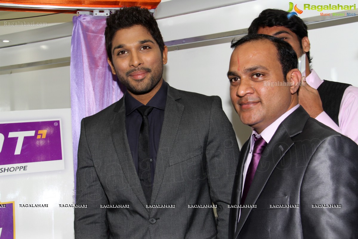 Allu Arjun inaugurates LOT Mobiles Showroom at Ameerpet, Hyderabad