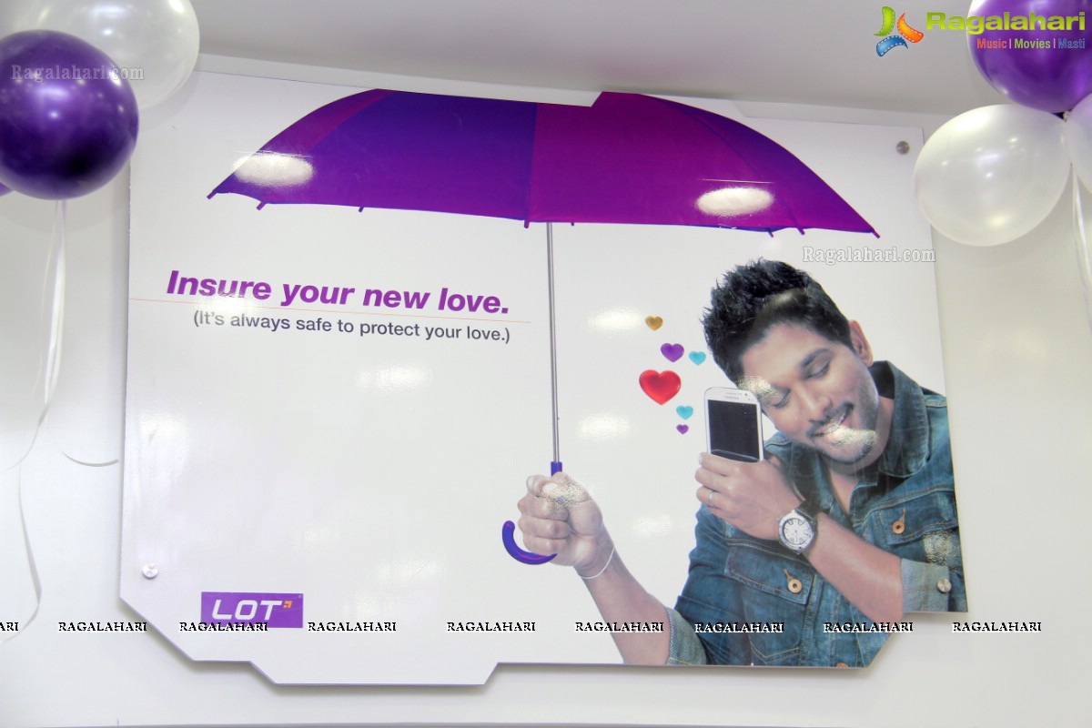 Allu Arjun inaugurates LOT Mobiles Showroom at Ameerpet, Hyderabad