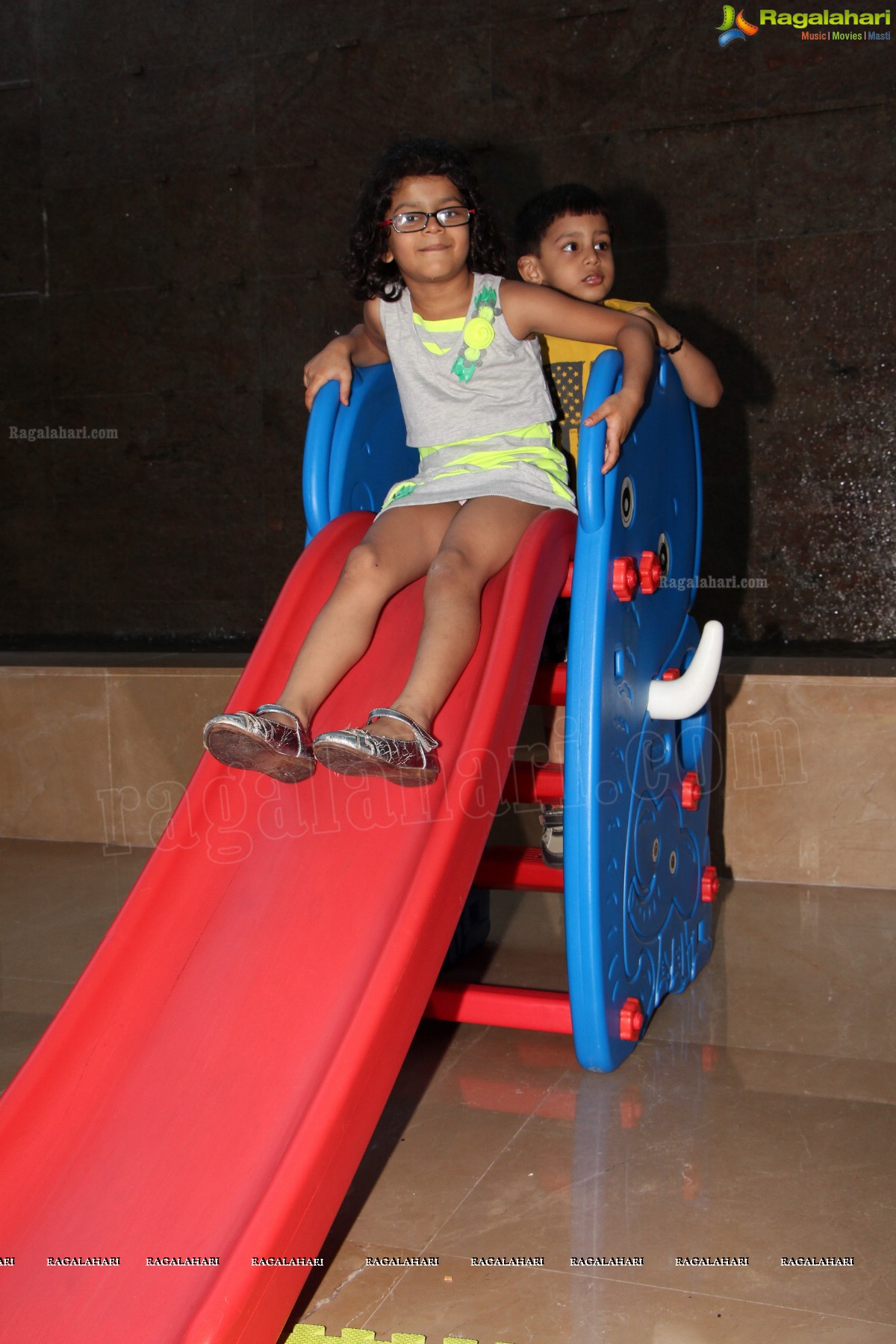 Aneet-Nainna & Ruchi-Chetan Sunday Brunch at Radisson Blu, Hyderabad