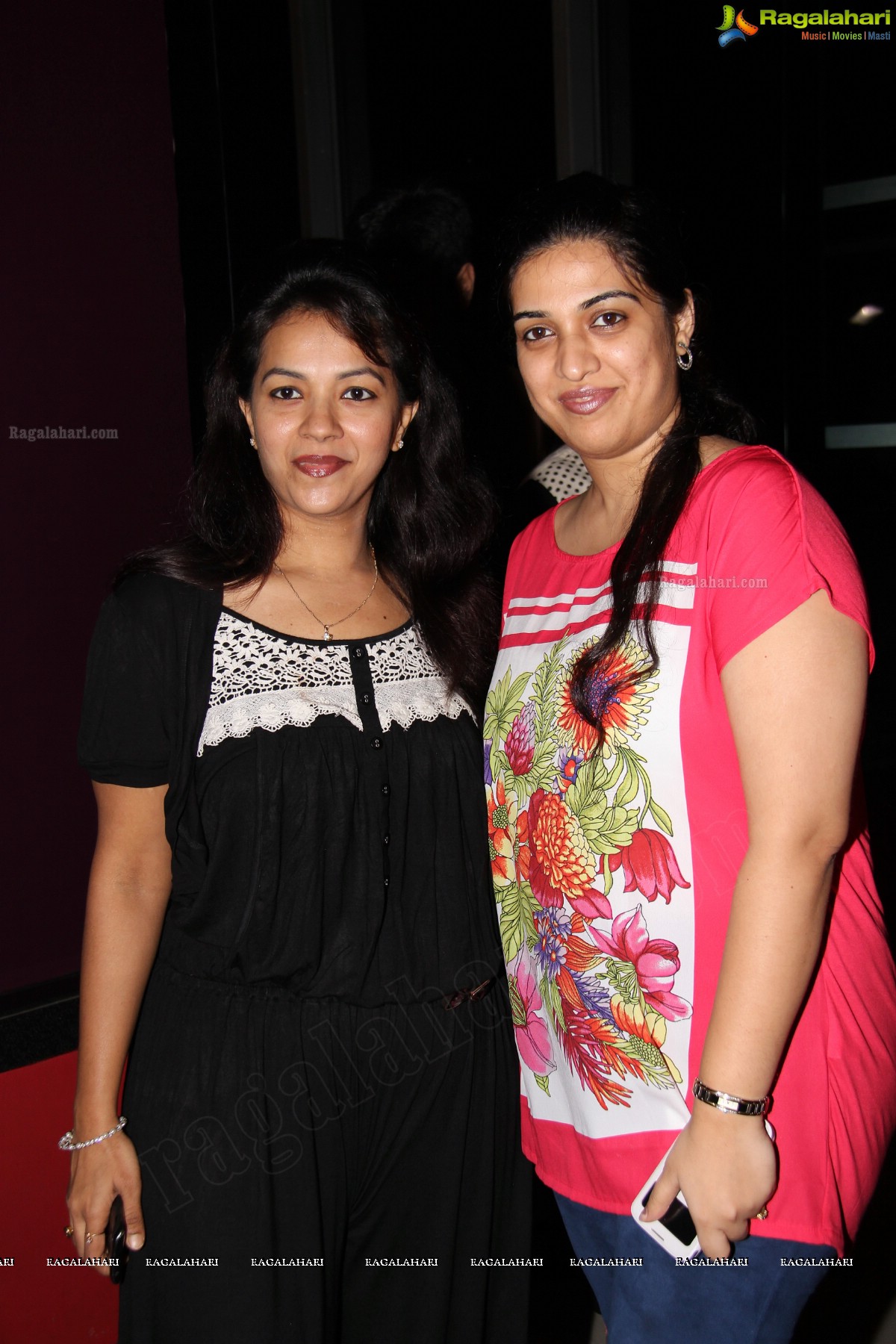 Chennai Express Exclusive Premiere Show by Bisket at Cinemax