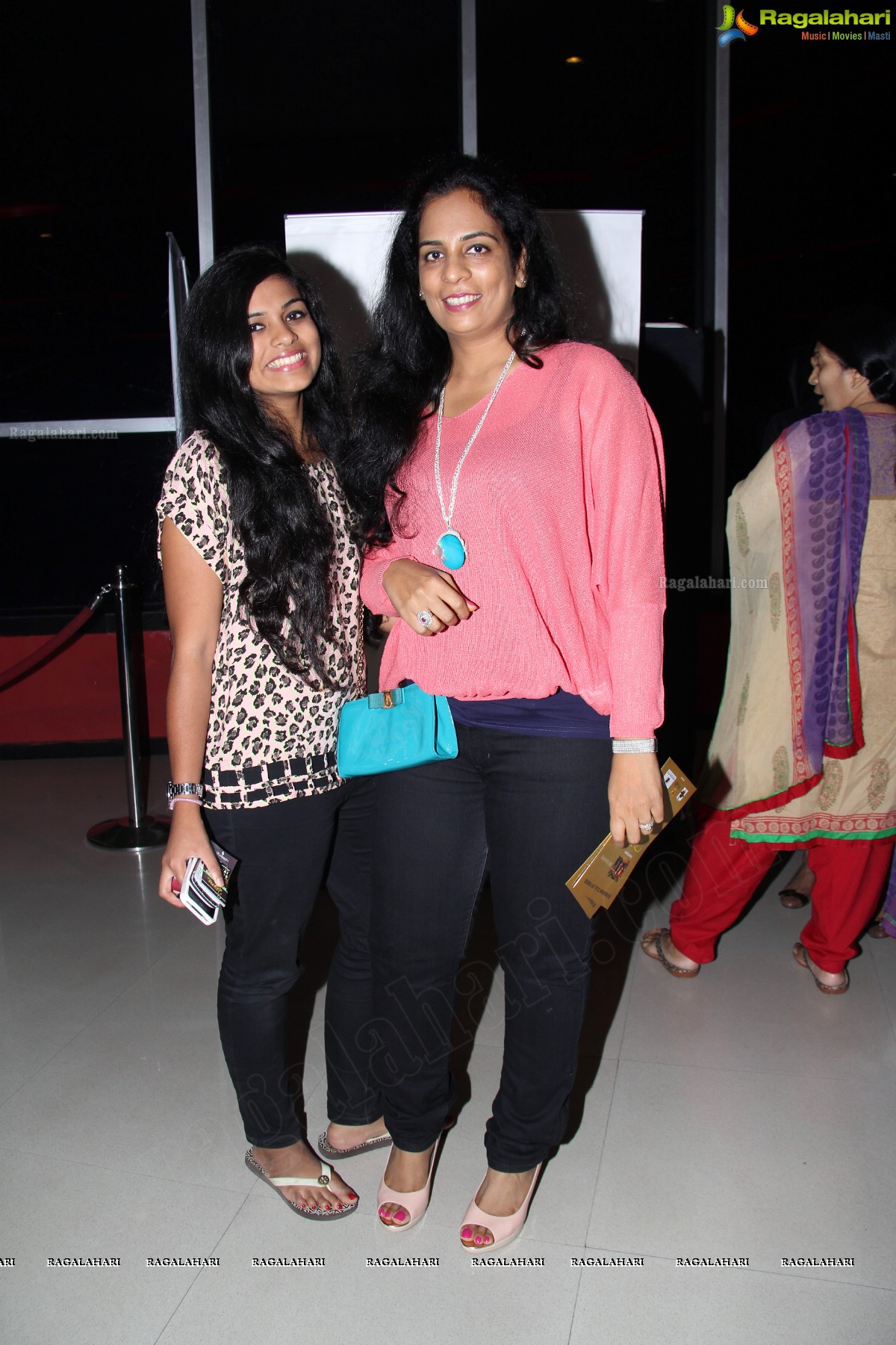 Chennai Express Exclusive Premiere Show by Bisket at Cinemax