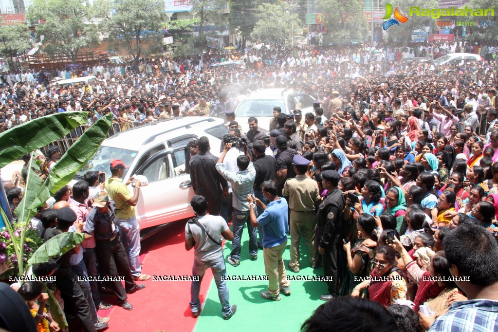 Kajal inaugurates Chennai Shopping Mall at AS Rao Nagar, Hyderabad