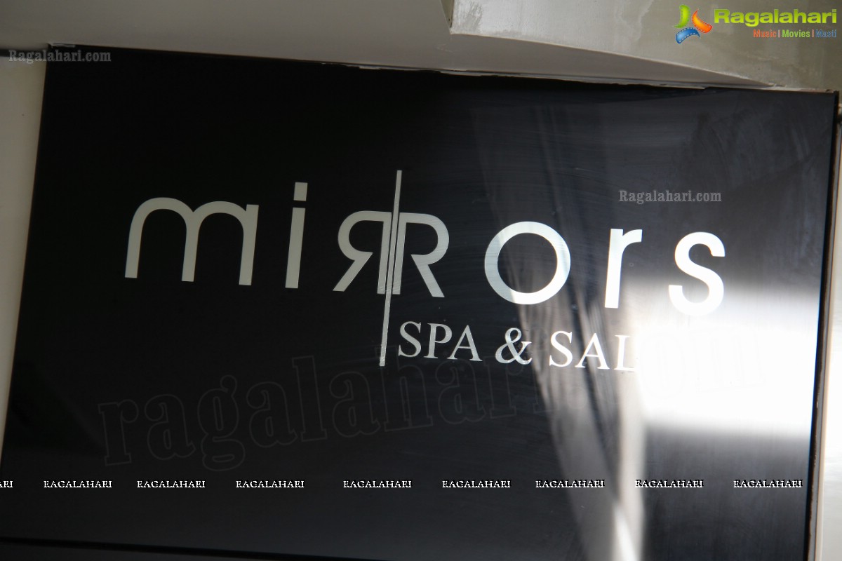 Mirrors Salons and Academy Showcases New Trend Collections