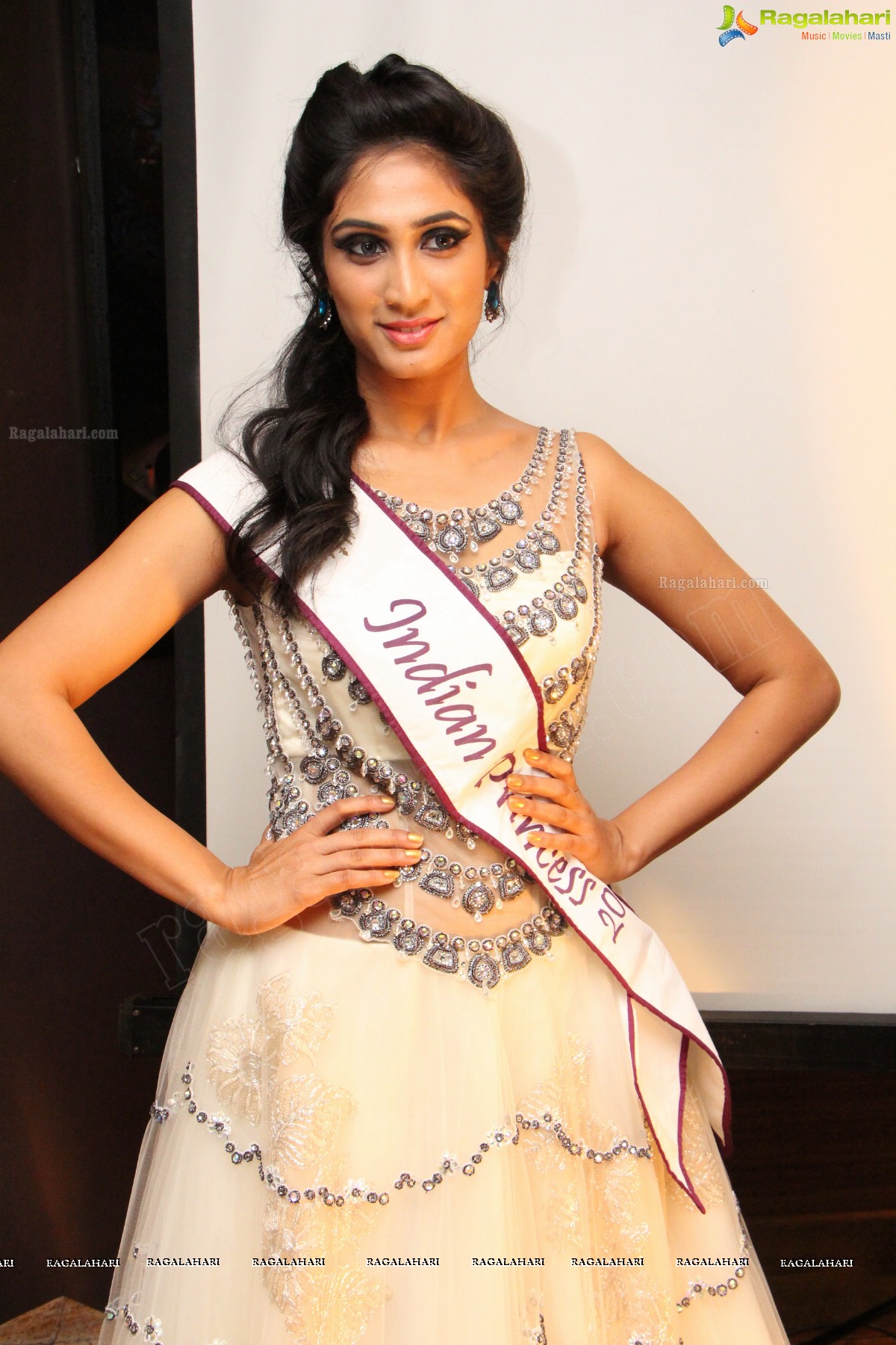 Miss Universal Princess 2013 Curtain Raiser